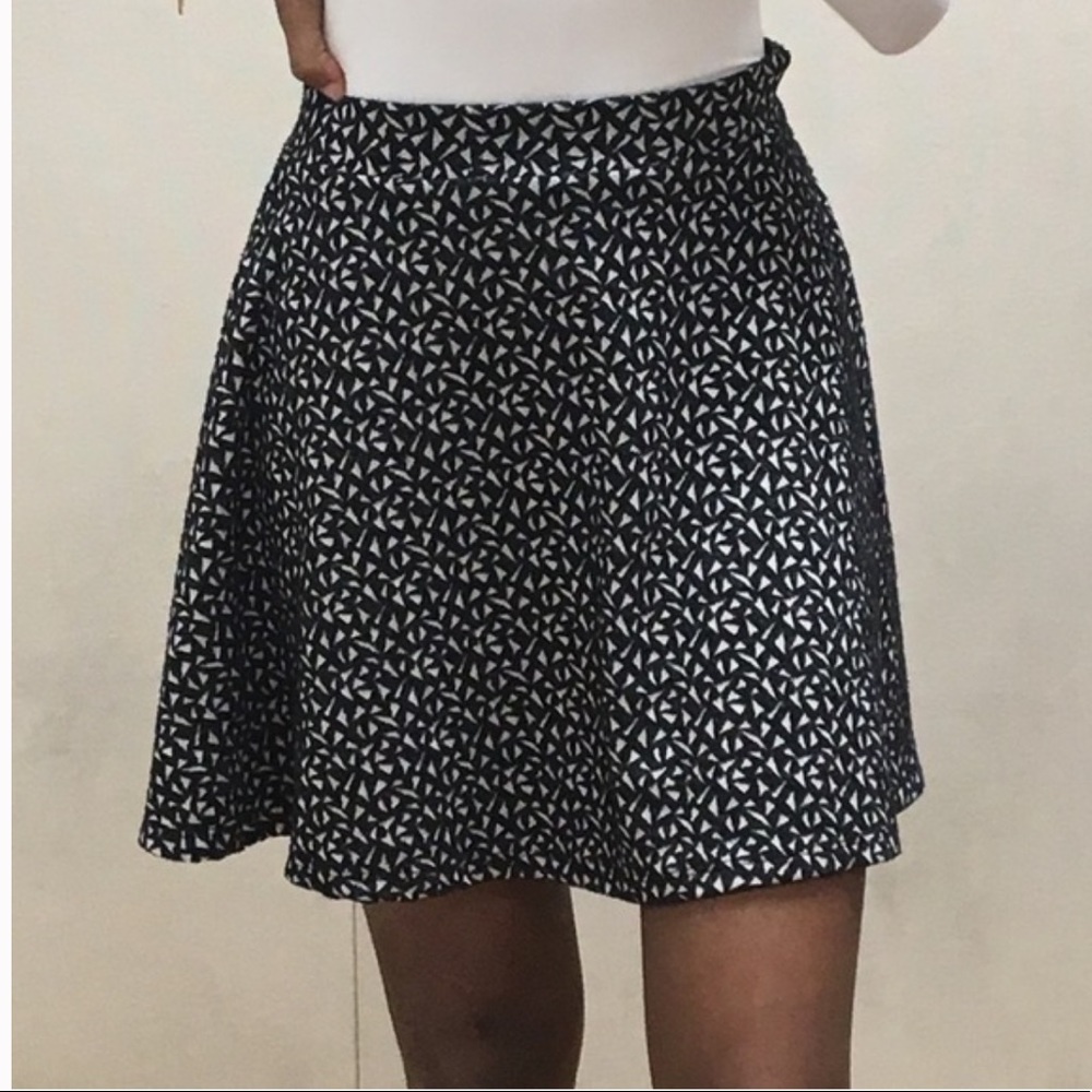 Mossimo Geometric Circle Skater Mini Skirt - Small - Black and White pattern